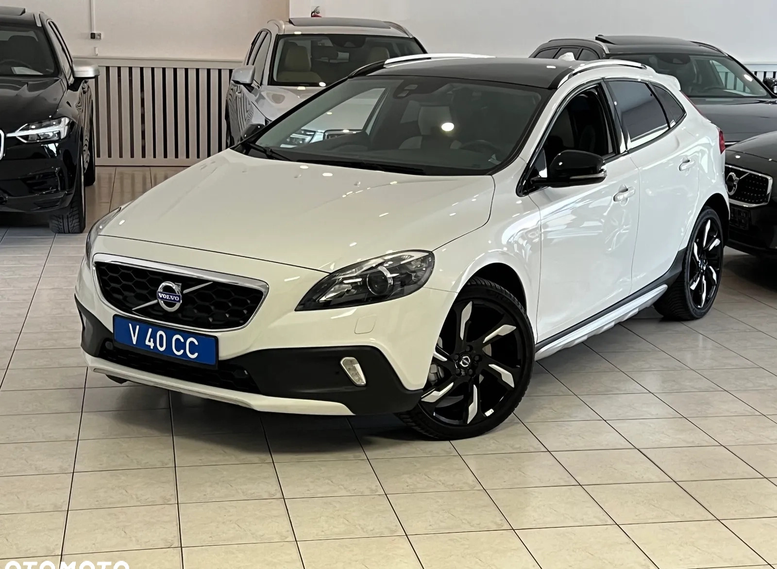 Volvo V40 cena 85900 przebieg: 142000, rok produkcji 2016 z Pilawa małe 562